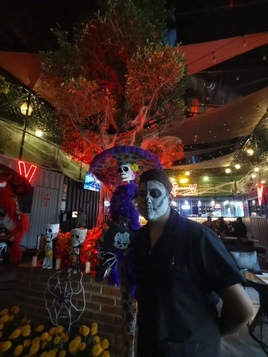 Foto del evento de body paint de Ketsaltik en el restaurante Élite Paseo Gastronómico 10