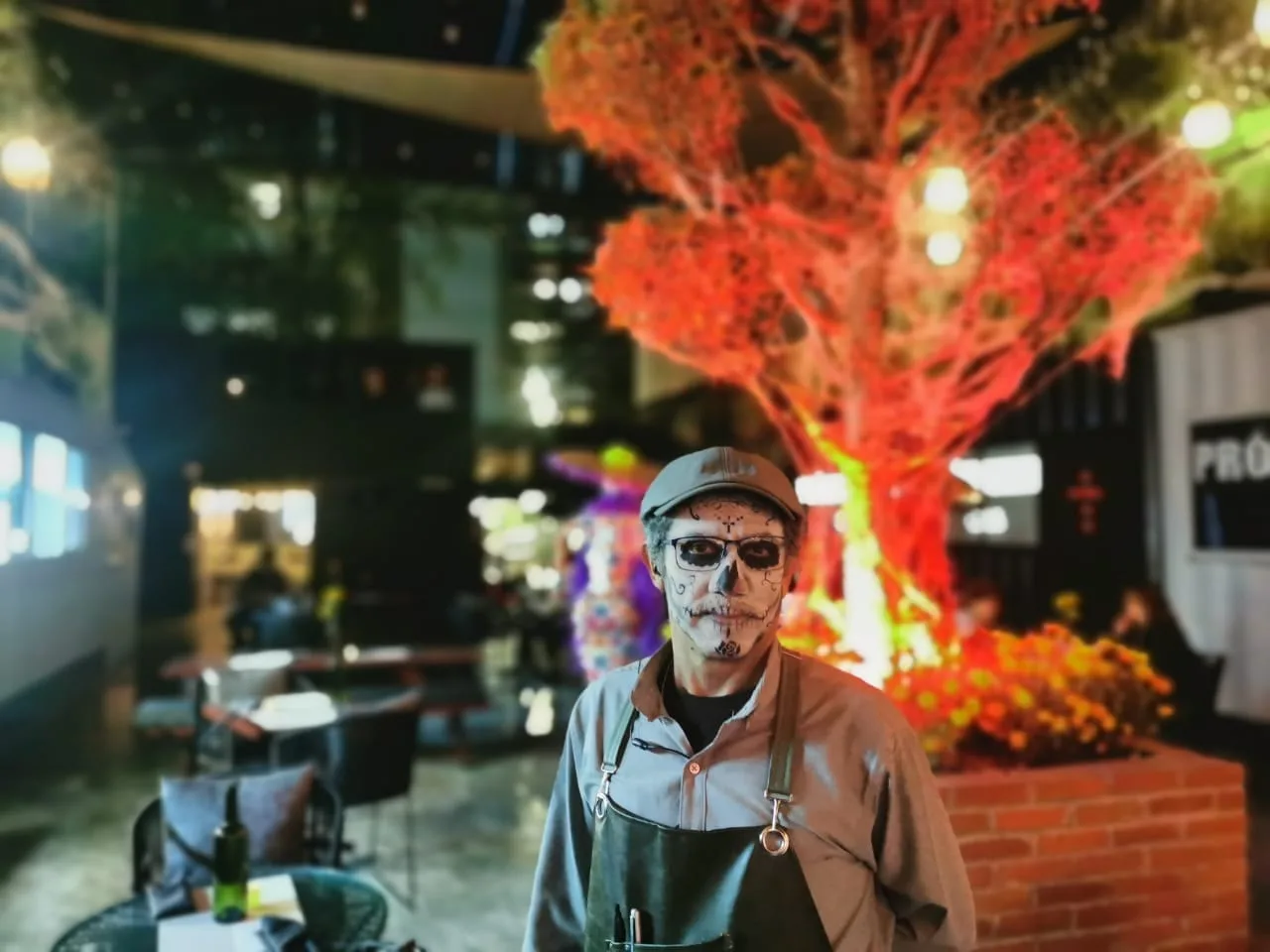 Foto del evento de body paint de Ketsaltik en el restaurante Élite Paseo Gastronómico 16