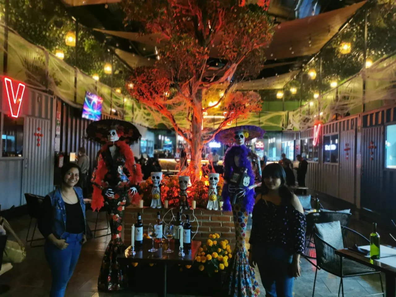 Foto del evento de body paint de Ketsaltik en el restaurante Élite Paseo Gastronómico 6